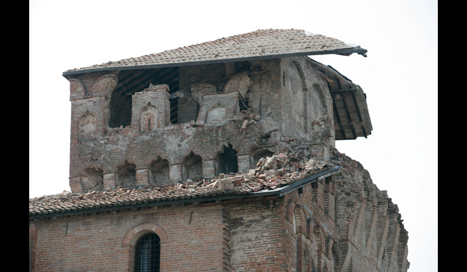 torre, crollo e lesioni