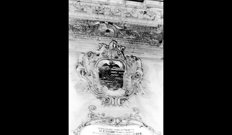 controfacciata, P. Solari, stemma dei Pico, stucco modellato e dipinto, 1682