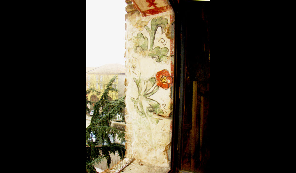 decorazione di uno dei merli del fianco sud-occidentale